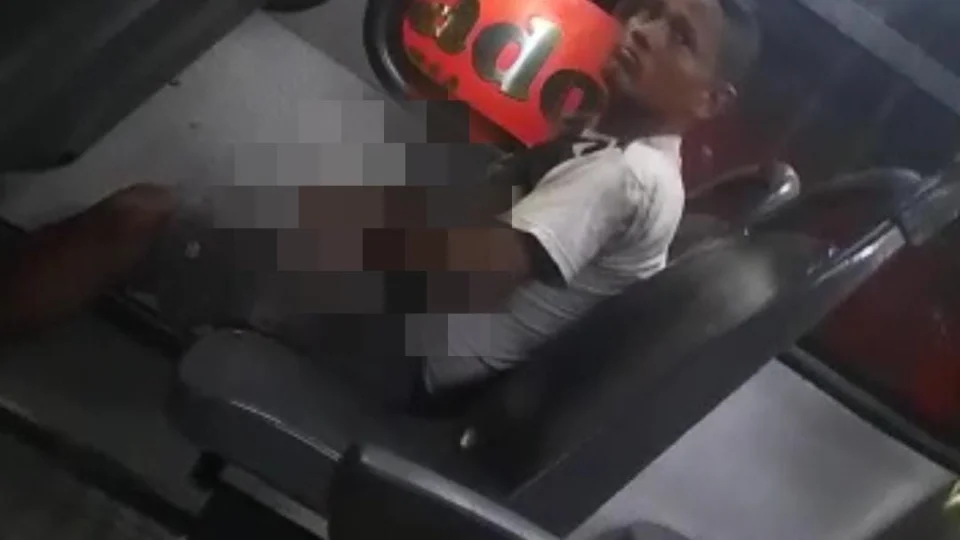 VEJA VÍDEO: Homem é flagrado se masturbando dentro de ônibus da linha 640