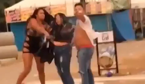 Mulher acerta garrafada em amante do namorado