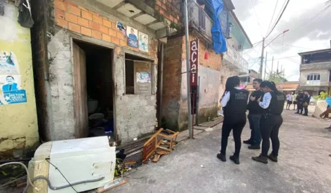 Jovem é morto a pauladas após briga e população destrói a casa do suspeito