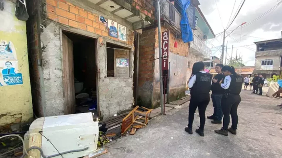 Jovem é morto a pauladas após briga e população destrói a casa do suspeito