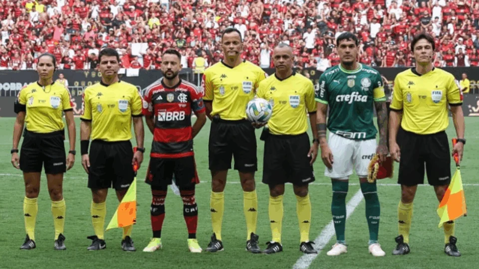 Flamengo pede afastamento de árbitros da Supercopa contra o Palmeiras