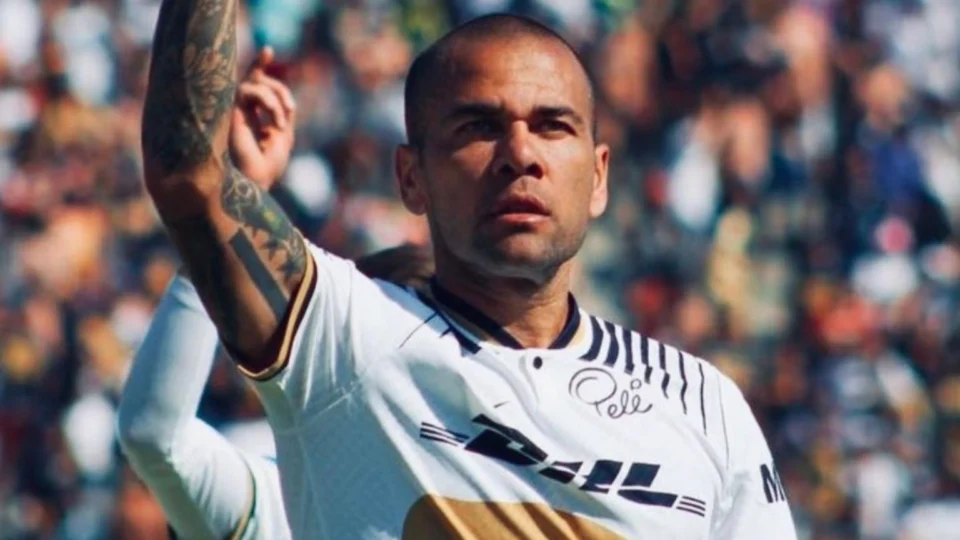 Pumas rescinde contrato com o Daniel Alves após prisão preventiva