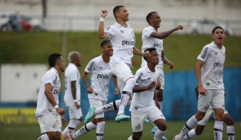 Com homenagens para Pelé, Santos estreia na Copinha com vitória