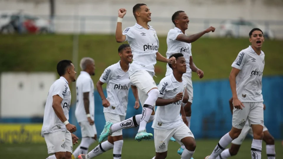 Com homenagens para Pelé, Santos estreia na Copinha com vitória