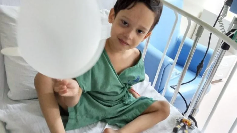 Mãe de criança busca ajuda para custear tratamento do filho em São Paulo