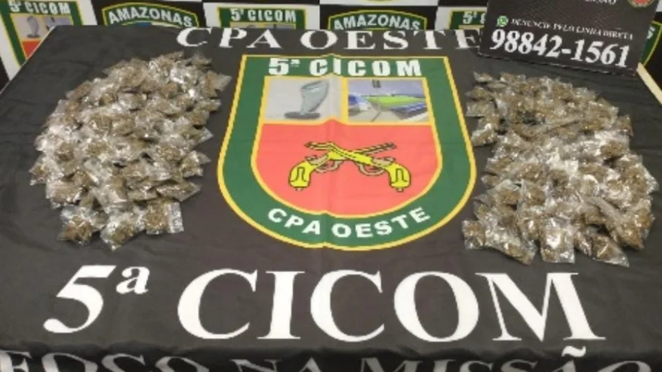 Mulher é presa na zona Oeste de Manaus com drogas escondidas em bolsa de criança 