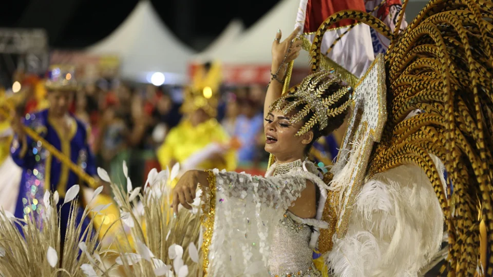 Desfile das escolas de samba começa nesta quinta-feira no sambódromo