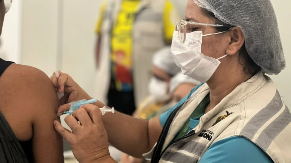 Com início do inverno, Saúde reforça importância de doses contra gripe