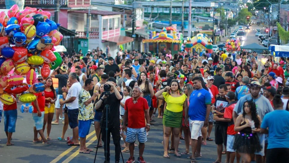 Feriadão tem mais de 60 bandas e blocos de rua em Manaus