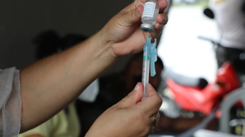 <em>‘Vacine Já’: Campanha de vacinação contra a Covid-19 retorna a supermercados de Manaus</em>