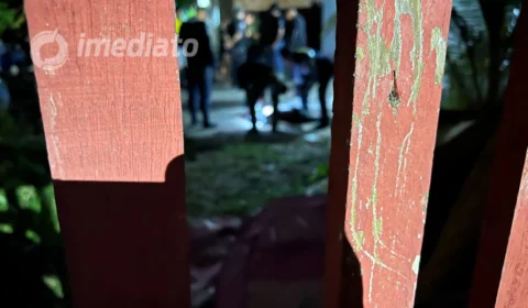 Mulher é morta supostamente por engano com 17 tiros no Parque Dez