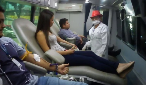 ‘Vampirão’&nbsp;promove ação de coleta de sangue para o carnaval; saiba onde doar