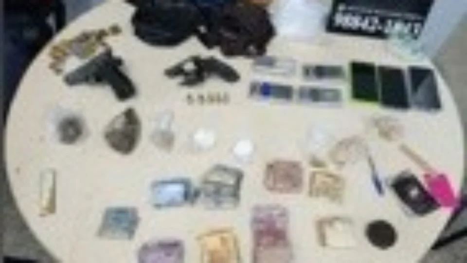 Trio tenta fugir da polícia mas acaba preso na zona Leste de Manaus