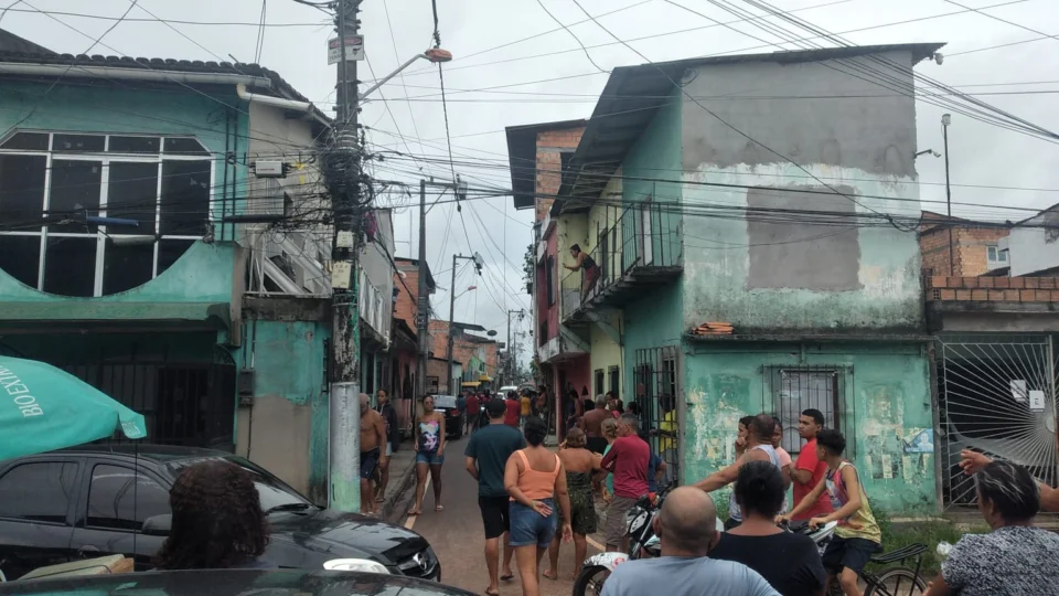 Irmãos morrem eletrocutados durante trabalho em obra