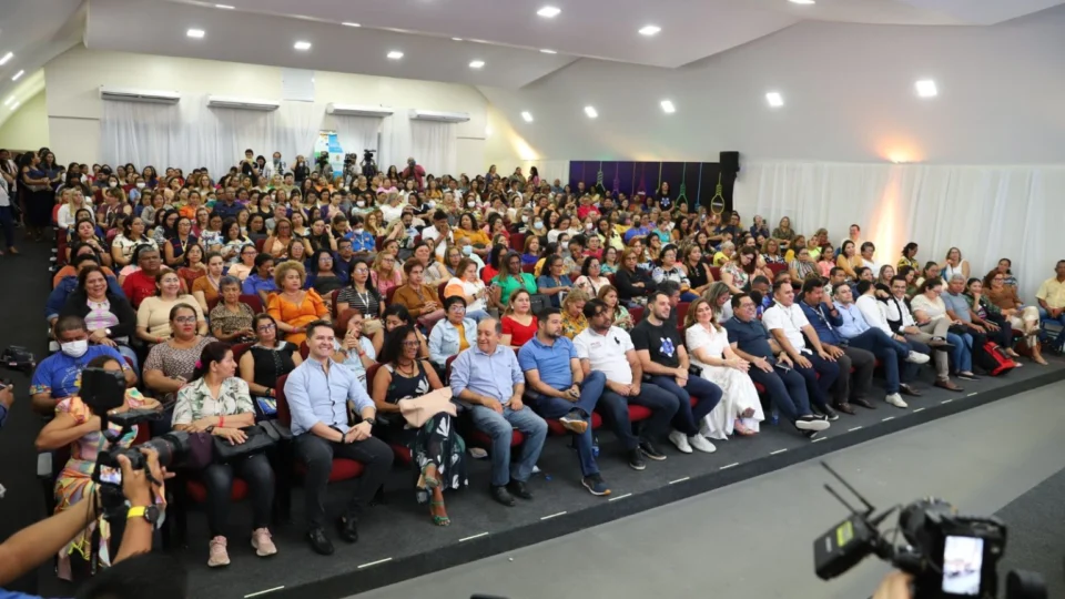 Manaus abre Ano Letivo da rede municipal e lança programa de educação