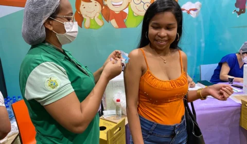 ‘Vacine Já!’: Imunização contra a Covid-19 segue disponível em shopping nesta sexta-feira, sábado e domingo