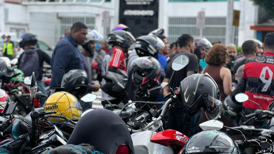 Motociclistas de aplicativo fazem manifestação para obter explicações quanto a fiscalização