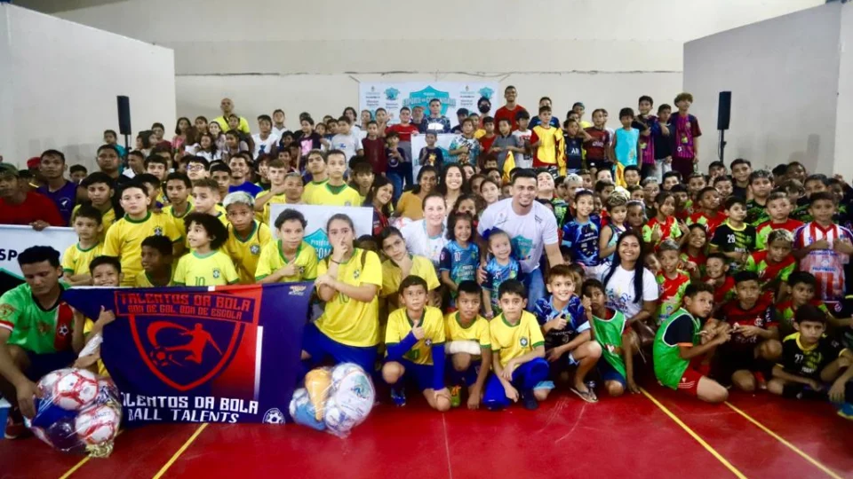 ‘Esporte na Comunidade’ entrega materiais a projetos sociais de Manaus