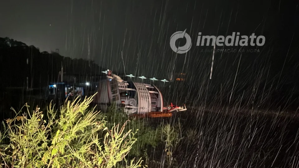 VEJA VÍDEO: Embarcação “Capitão Vivaldo” náufraga durante forte chuva