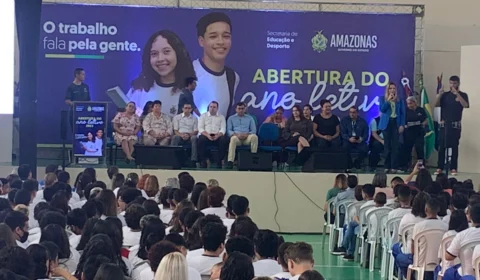 Mais de 200 mil estudantes da rede estadual de ensino do AM retornam às aulas