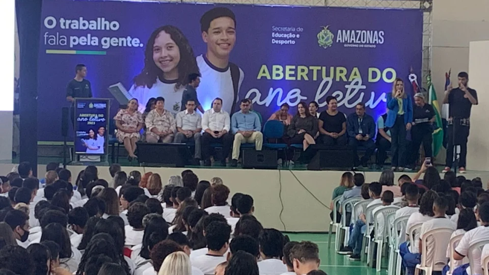 Mais de 200 mil estudantes da rede estadual de ensino do AM retornam às aulas