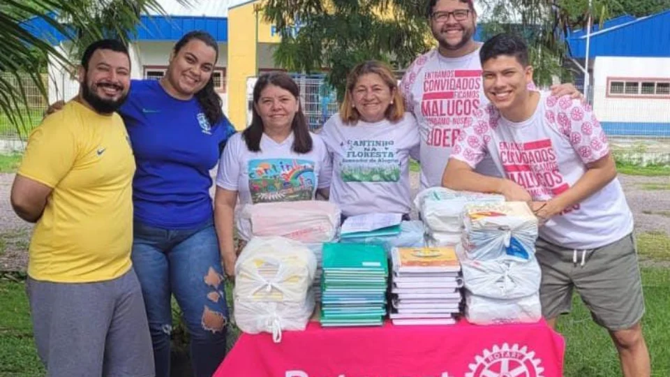 Mais de 600 cadernos escolares são entregues para entidades beneficentes de Manaus
