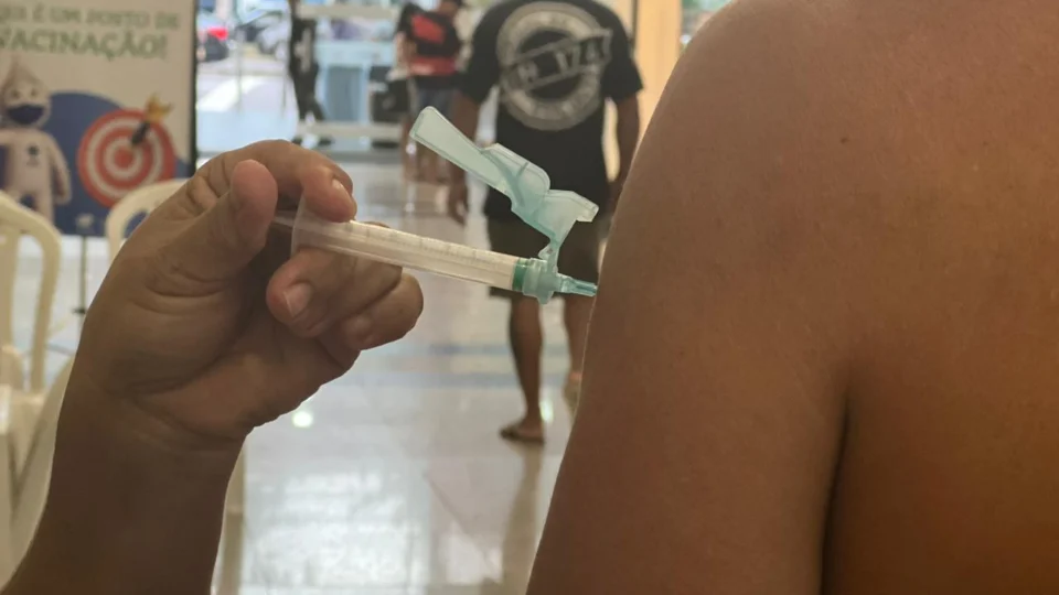 Saúde do Amazonas divulga dados de Covid-19 e vacinação nesta terça-feira