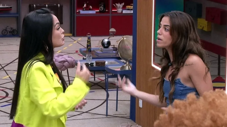 Key diz que Larissa tem “cheiro de cachorra”: “piranha”