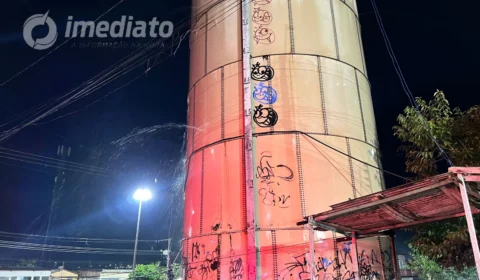 Falta de água em caixa prestes a explodir deixa moradores revoltados no João Paulo