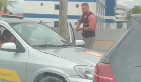 Vídeo mostra homem apontando arma durante briga de trânsito em Boa Vista