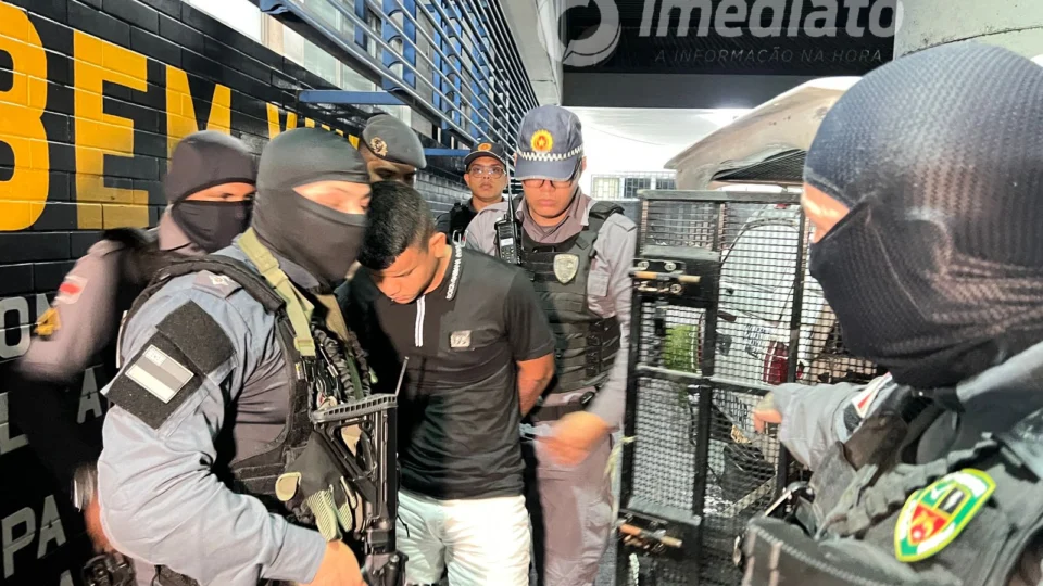 Líder do tráfico no Coroado, vulgo “Marreta” é preso com drogas e armas