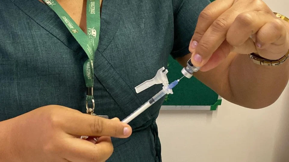Mais de 80% dos pacientes hospitalizados no Amazonas não tomaram vacina ou não possuem esquema vacinal atualizado