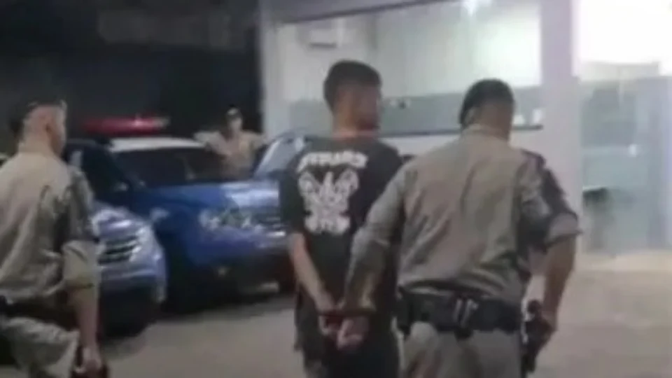 VÍDEO: Após descobrir traição, homem mata amigo a facadas por ciúmes da namorada