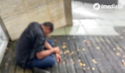 População espanca suspeito de cometer assaltos e homem fica atordoado, em Manaus