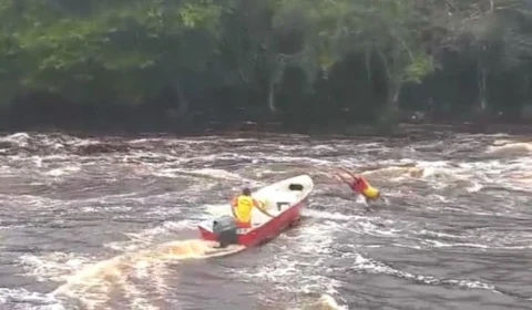 Vídeo registra resgate de turista que se afogava em forte corredeira de Presidente Figueiredo (AM)