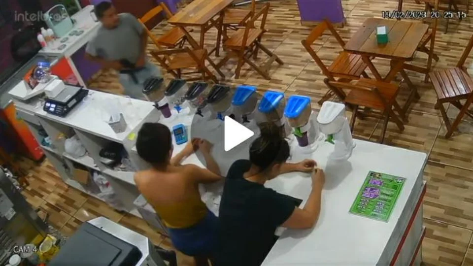 VÍDEO: dupla assalta sorveteria no bairro Grande Vitória