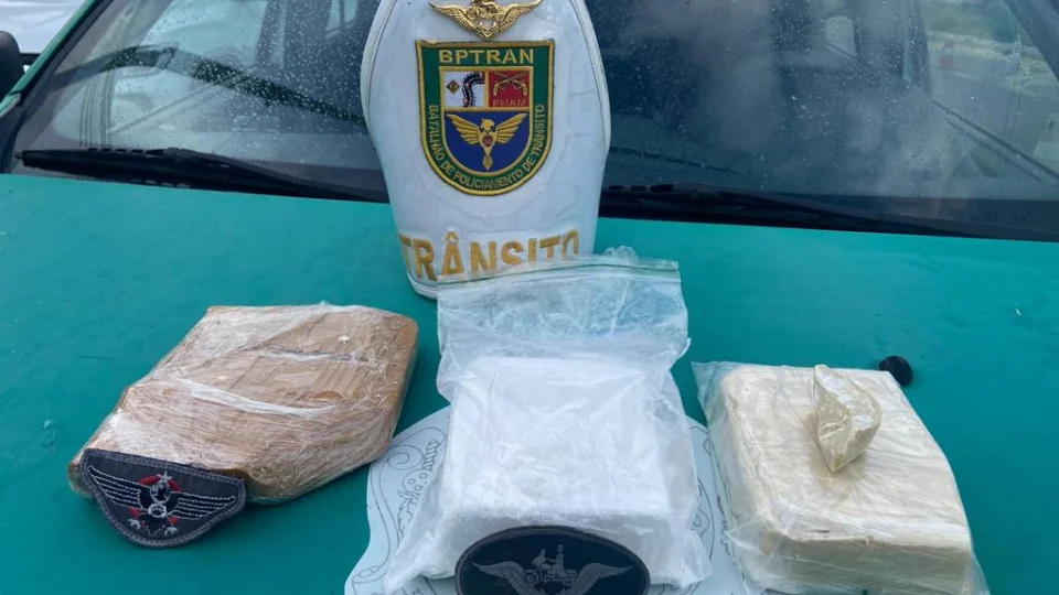 Homens são presos transportando drogas em Manaus