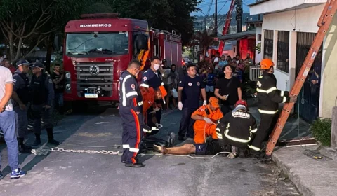 Homem morre pendurado em poste após descarga elétrica na zona Norte