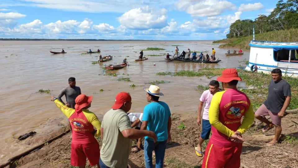 Corpo de Bombeiros realizam terceiro dia de buscas por adolescentes desaparecidos em Manacapuru