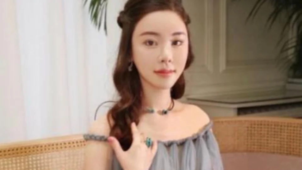 Corpo de modelo é encontrado esquartejado e cozido dentro de geladeira