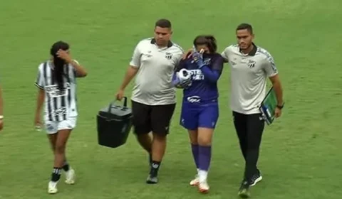 Goleira do Ceará chora após levar 14 gols do Corinthians