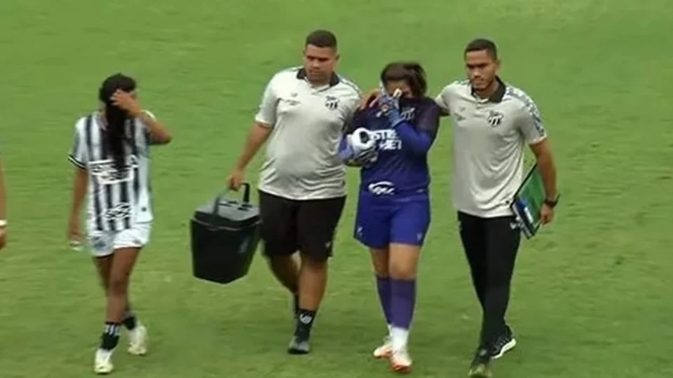 Goleira do Ceará chora após levar 14 gols do Corinthians