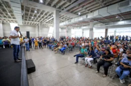 Mais de 95 famílias de comunidades de Manaus recebem pagamento de indenização