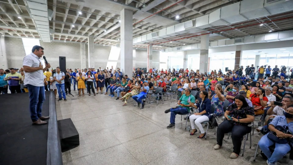 Mais de 95 famílias de comunidades de Manaus recebem pagamento de indenização