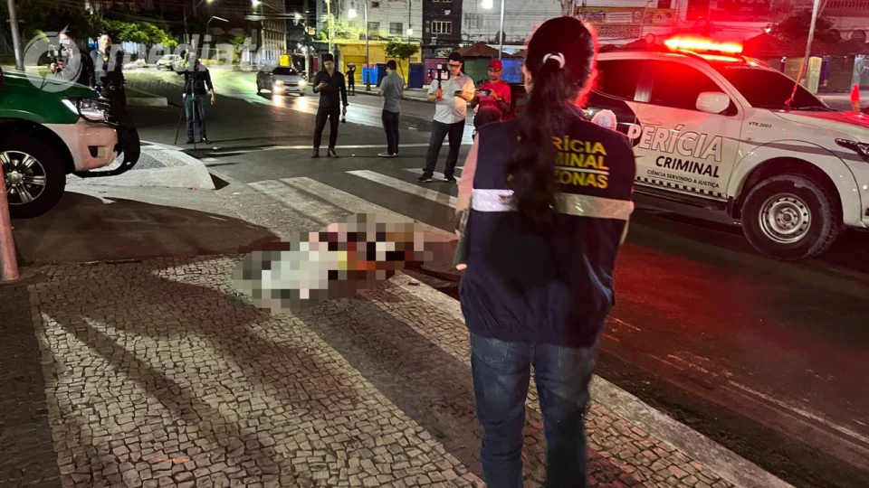 Homem é assassinado a facadas no Centro de Manaus