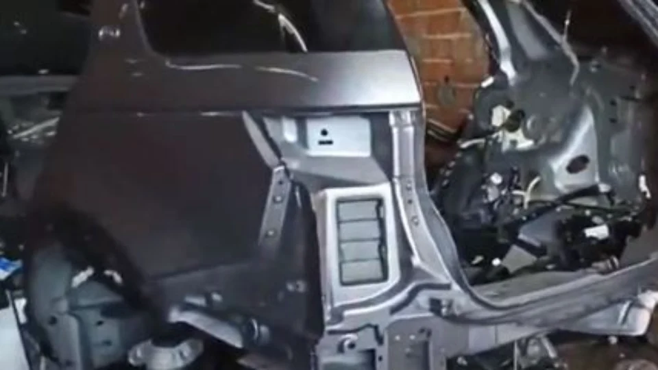 Carro de luxo do cantor Péricles é encontrado pela polícia em desmanche