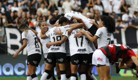 Corinthians goleia o Flamengo e é campeão da Supercopa Feminina
