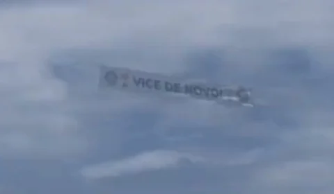 ‘Vice de novo’: Palmeirenses provocam Flamengo com faixa em avião