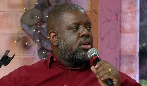 Cantor Péricles é assaltado e tem carro levado