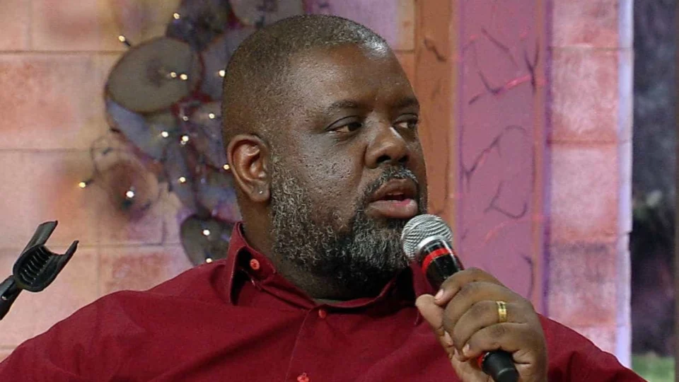 Cantor Péricles é assaltado e tem carro levado